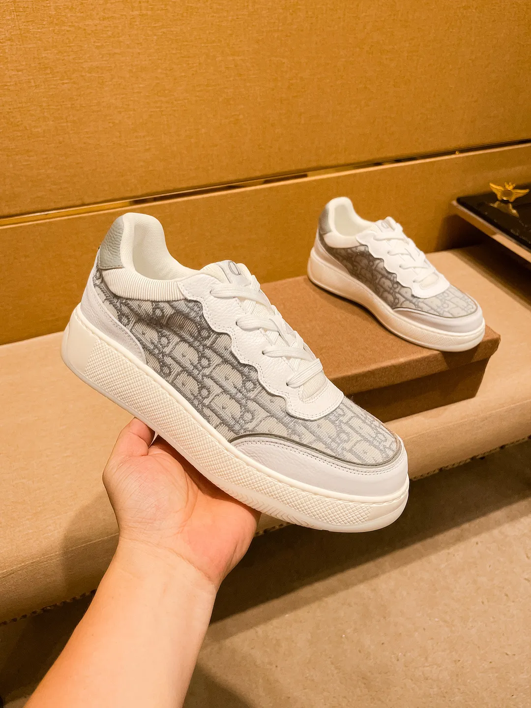 Men's shoes 💰 440💰【Dior】🔥Men's high-end brand of shoes official website 1:1 latest masterpiece: the upper is made of Italian imported first-layer cowhide with a comfortable and breathable lining➕original non-slip and wear-resistant outsole🔥, making walking more convenient and comfortable! An exclusive new model, a stunning work, a beautiful 1:1 replica [color] compared to the official quality! Create a fashionable personality to set off your uniqueness! A must-have for trendy men! Classic 🔥Size: 38-44 Color: 🔥 2⃣️colors available🔥